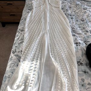 Can be a wedding, party or prom dress